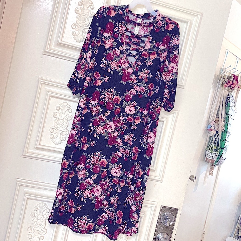 Pretty Short-Sleeve All-Over Floral Pattern MIDI T-Shirt Dress•So Soft & Comfy - Picture 8 of 16